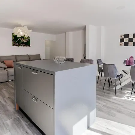 Apartment Enjoy Valencia: Deluxe With Terrace Valencia